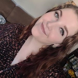 Meet your Posher, Cassandra